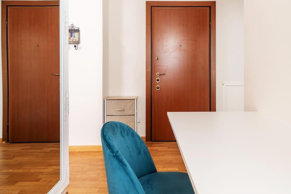 Studio Apartment Brera Milão Exterior foto